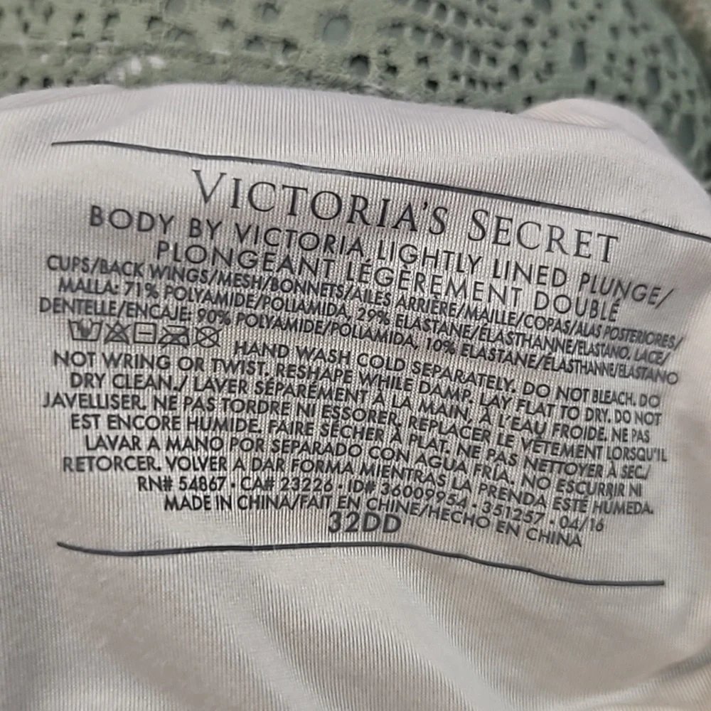 Body by Victoria Lightly Lined Plunge Bra - Picture 4 of 4